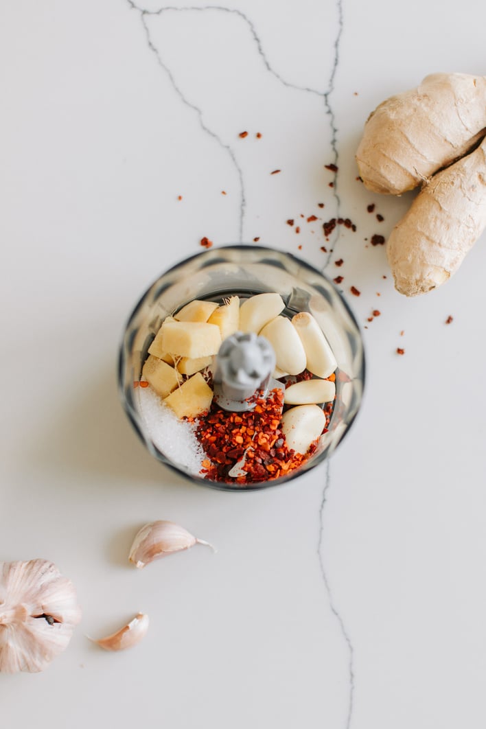 Garlic, Ginger and Pepper Flakes for Grinding